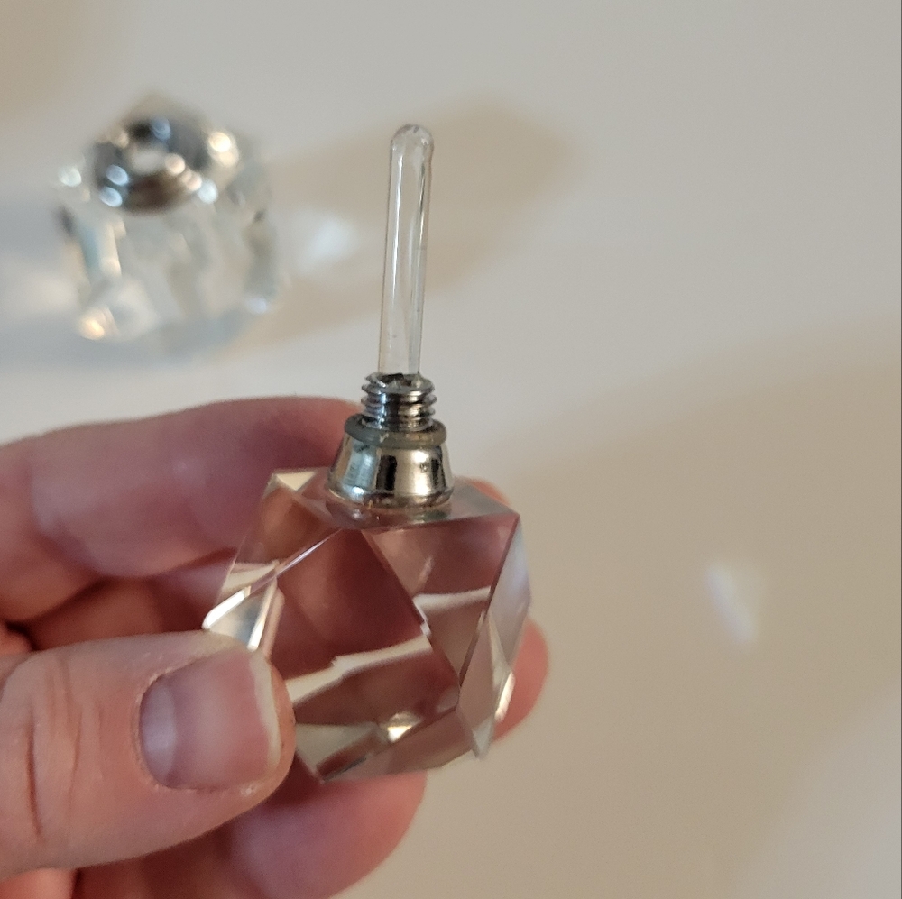 Oleg Cassini Hexagon Crystal Faceted Perfume Bottle - Picture 4 of 11
